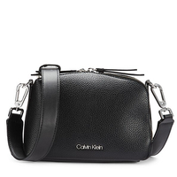 Calvin Klein 斜背包 相機包 鵝卵石紋皮革 側背包 斜背包 肩背包 C14270 黑色CK(現貨)▶指定Outlet商品5折起☆現貨【送禮首選★APP下單點數4倍送】