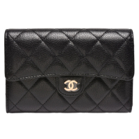 CHANEL香奈兒 經典金色金屬雙C LOGO菱格粒紋牛皮暗釦三折中夾(黑)