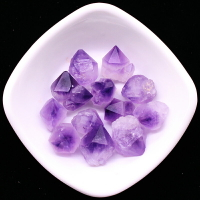 易晶緣天然紫水晶原石骨干礦碎料六棱柱尖兒童寶石頭漂亮淘沙飾品