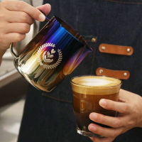 臺灣熱銷 意式咖啡拉花器具不銹鋼拉花缸奶缸花式尖嘴杯奶缸咖啡彩色拉花杯