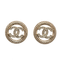 CHANEL 經典水鑽鑲飾鏤空雙C LOGO圓形造型穿式耳環(金色)