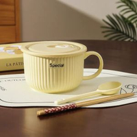 全城熱賣 - 忌廉風陶瓷泡麪碗家用帶蓋保鮮飯碗可微波爐學生手柄碗上班便當盒（奶黃色）5.2英寸泡麪碗+保鮮蓋+黃長勺+筷子 800ml