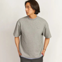 【Dickies】男女款羽灰色華夫格胸前品牌刺繡Logo標籤短袖T恤｜DK012187CQ8