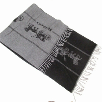 COACH  義大利製超大馬車圖案喀什米爾羊毛寬版披肩圍巾(黑/灰)