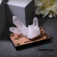 【SmileRocks 石麥】白水晶簇 No.104520335(附SmilePad 6X9底板)