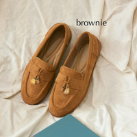 Minx รุ่น Toby รองเท้าโลฟเฟอร์หนังกลับ พื้นนุ่ม ประดับชาร์ม brunch paws สุดคิ้วท์