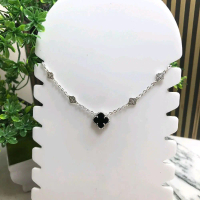 kalung bunga hitam Pera lapis emas putih