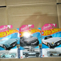 paket Hot Wheels 1956 Corvette dan 2024 GMC Hummer EV Special Edition Barbie