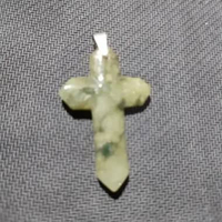 liontin batu giok salib warna hijau 002