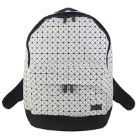 ISSEY MIYAKE 三宅一生 BAOBAO  米色壓印方格後背包