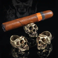 1pcs Cigar Cigarette Holder Creative Pure Copper Carved Skull Cigar Display Stand Fashion Personality Ring Cigarette Holder