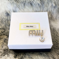 MIUMIU 爆款miumiu 大logo滿鑽胸針