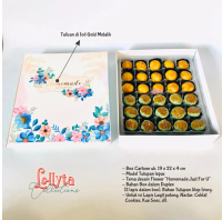 Box Nastar uk. Box 19 x 22 x 4 cm + Sekat mika Tema Flower blue pink Plastik