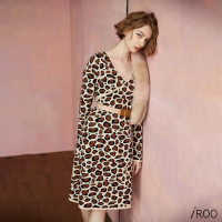 【iROO】豹紋針織洋裝