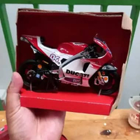 Diecast Miniatur MotoGp Ducati Skala 1/12 Diecast Andrea Dovizioso Motor gp no 04