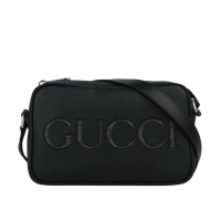 【GUCCI 古馳】縫線Logo 素面皮革拉鍊迷你相機包(黑色)