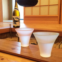 日本東洋佐佐木玻璃 富士山招福冷酒對杯組 淺藍 淺粉 兩入 富士山 對杯 酒杯 日本製 210ml