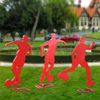 鐵藝剪影人物雕塑不銹鋼踢足球運動雕塑定制廣場學校操場綠化擺件