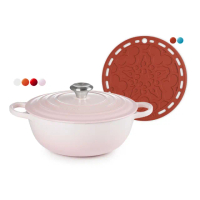 【Le Creuset】典藏琺瑯鑄鐵媽咪鐵鍋 28cm 棉花白/櫻桃紅/火焰橘/貝殼粉(贈 法式隔熱墊)