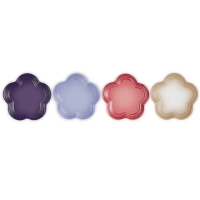 【Le Creuset】瓷器花型淺盤-小-4入(葡萄紫/粉彩紫/薔薇粉/肉豆蔻)