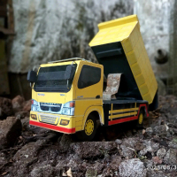 Miniatur Truk oleng Dump canter Beraneka warna