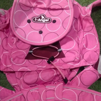 i-Angel Gendongan Pink dengan Desain Bulat dan Tali yang Nyaman untuk Ibu