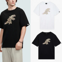 【agnes b.】sport b. 男裝 金屬飾牌 Dino T恤(多色)