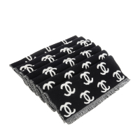 CHANEL 新款滿版雙C LOGO羊毛圍巾/披肩 (黑/白)