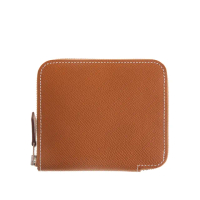 【Hermes 愛馬仕】經典Silk In Compact 小牛皮拉鍊絲巾短夾(GOLD/CASSIS-VERT)