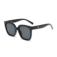 【ALEGANT】時髦復古沙龍黑貓眼大方框墨鏡/UV400太陽眼鏡(晨陽的悠然波光)