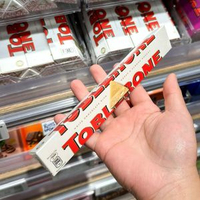 胖東來代購 瑞士三角巧克力toblerone黑白巧牛奶堅果夾心進口零食
