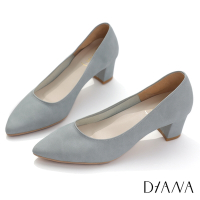 DIANA 5.5cm霧面摩根粉皮料素雅設計尖頭粗跟鞋-粉藍晶