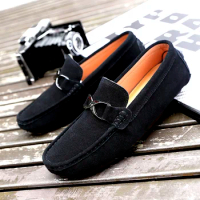 Men Casual Shoes Fashion Suede Shoes Men Loafers Leisure Moccasins Slip on Men's Driving Shoes Soft Boat Shoes Italian Style New