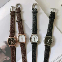 Jam Tangan Wanita Gaya Retro Korea / Jam Tangan Wanita Bahan Kulit