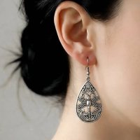 GR Anting Gantung Capung Bentuk Tetes Air Warna Emas & Perak, Desain Ukir Artistik Vintage