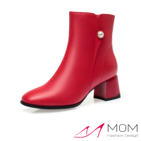 【MOM】真皮短靴 粗跟短靴/真皮優雅珍珠釦造型粗跟短靴(紅)