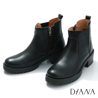 DIANA 5 cm質感雙色牛皮彈性布鞋口設計側拉鍊德比短靴-經典復古-黑