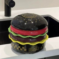 內地直送 - 超萌lulu豬漢堡吐骨碟陶瓷餐具組來吧 高顏值外觀萌化人心 巧妙疊疊樂設計節省空間 既可用作吐骨碟保持餐桌整潔 又能當蘸料碟滿足多樣化口味需求 陶瓷材質安全健康 為日常用餐增添趣味與精緻