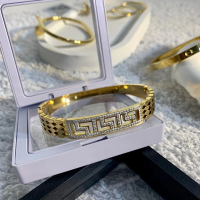 Gelang bangle titanium ukiran batu kristal mewah pesta elegan