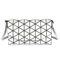 ISSEY MIYAKE 三宅一生BAOBAO TONNEAU MATTE 霧面幾何菱格翻蓋手拿/斜背包-白色