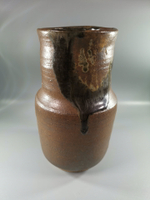日本 葛生窯 吉川富雄作 鐵釉壺 花瓶 花入，鐵釉斑駁從瓶口