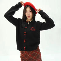 เสื้อไหมพรมคาดิแกน JARINYA กระดุมหัวใจแดง ปักโบว์ - Women, Clothing, ผู้หญิง
