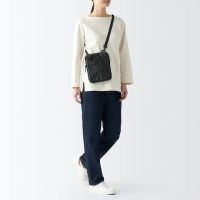 【MUJI 無印良品】撥水加工附筆套肩背包 黑色