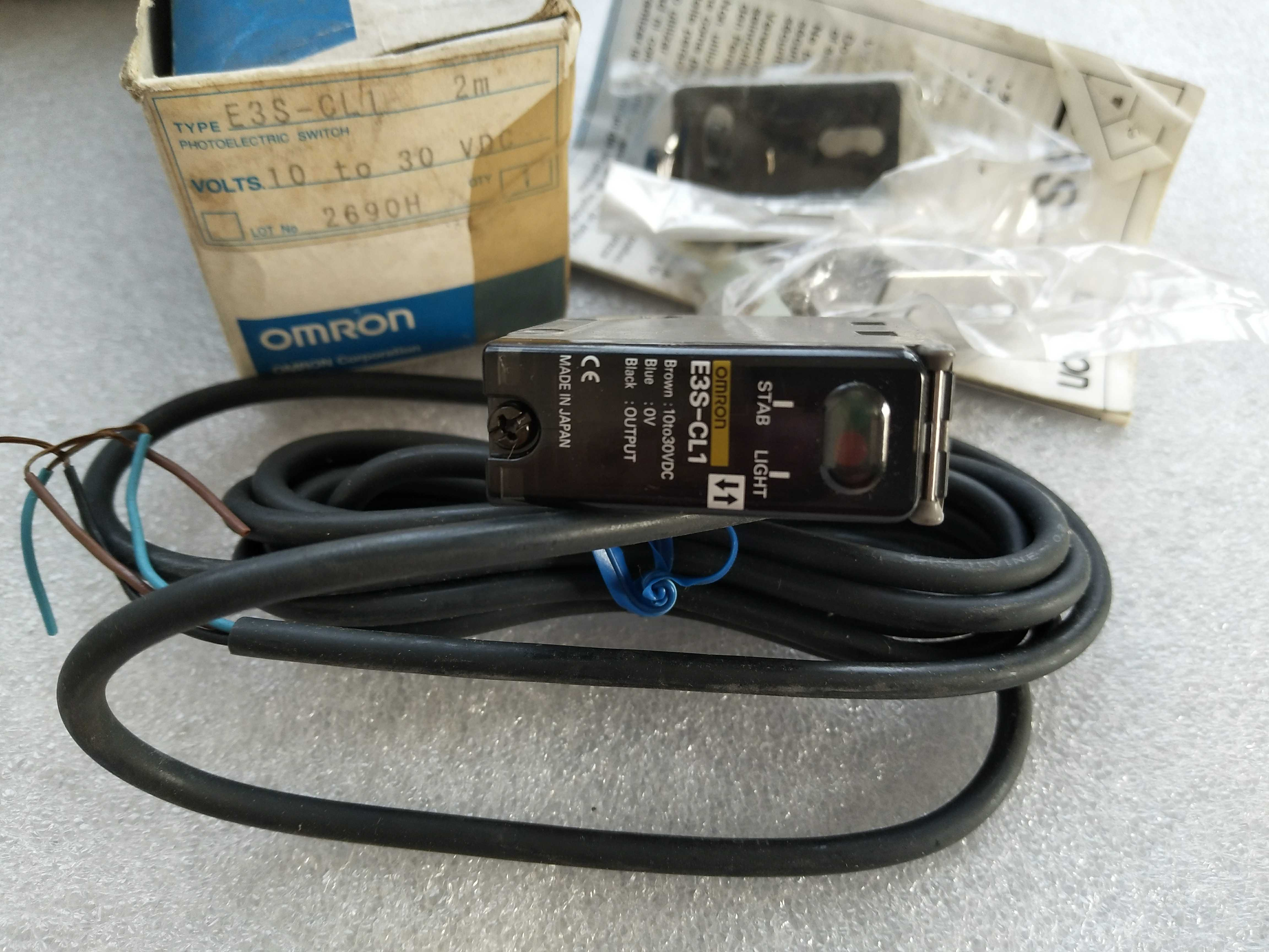 OMRON E3S-5E41 フォトエレクトリックスイッチ 2m OMRON E3S-5E41 フォトエレクトリックスイッチ 2m