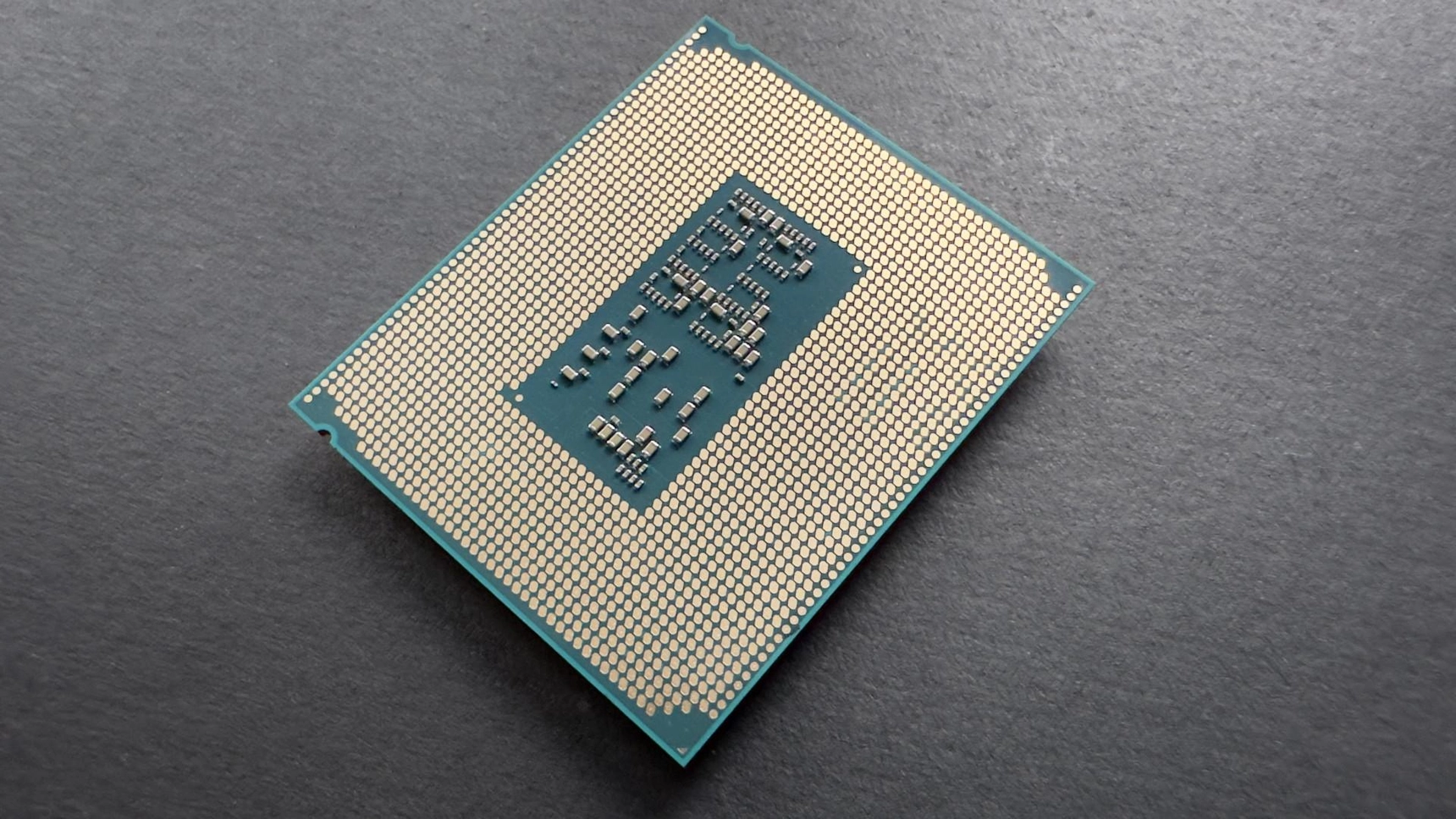 Intel Nova Lake CPU が最大52コア、150W TDP でリーク、2026年に AMD