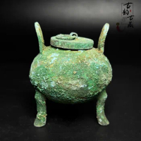 Antique Collection of Han Dynasty Bronze Cauldron Crafts and Ornaments
