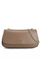 CALVIN KLEIN Monogram 商標綴飾金屬鏈條小型肩背包 - Calvin Klein 配飾