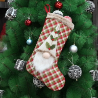聖誕新品紅色格紋布藝長絨毛襪口立體無臉公仔裝飾聖誕裝飾襪掛件 全館免運