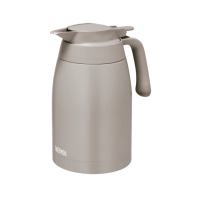 【THERMOS膳魔師】橡實棕不鏽鋼按壓式真空保溫壼1500ml(TTB-1500-NEBW)
