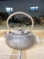 日本回流鐵壺一把，器型獨特尺寸小，年代久。